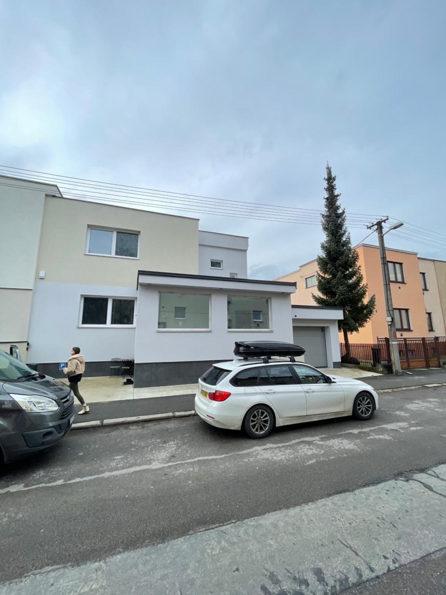 Komfortne Byvanie S Garazou - Parkovanim Apartmán
